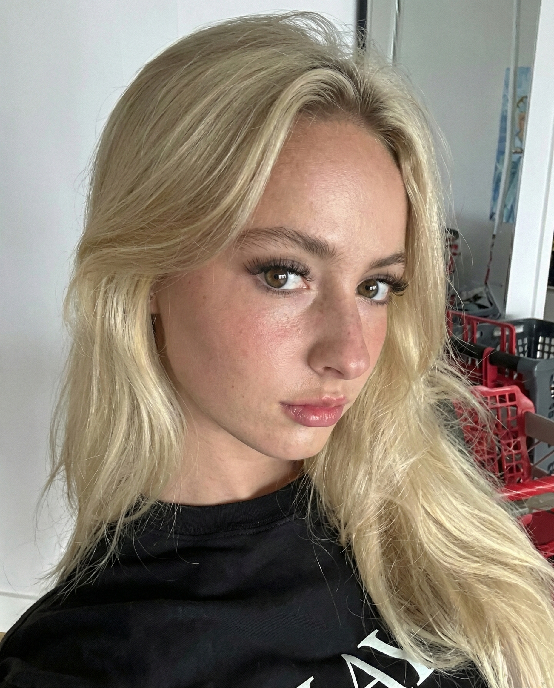 Portrait of Natalie Reynolds (Natalie Reynolds) who celebrates their birthday on November 20.